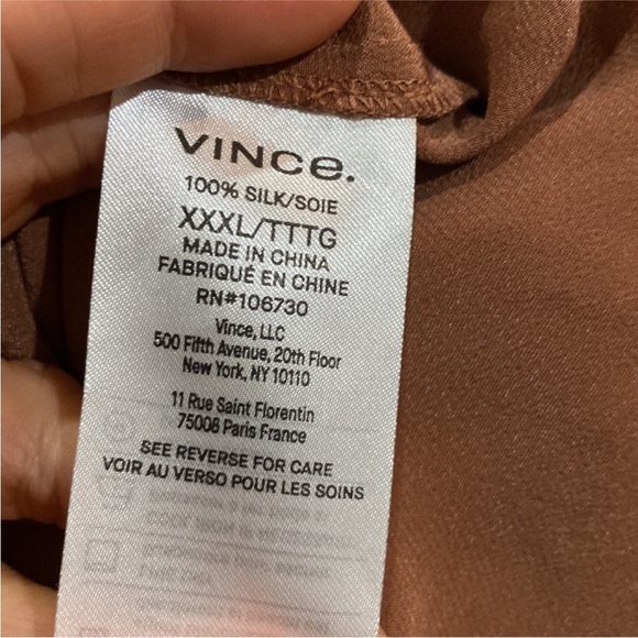 Vince 100% silk V-neck cap sleeve button up - Picture 5 of 8